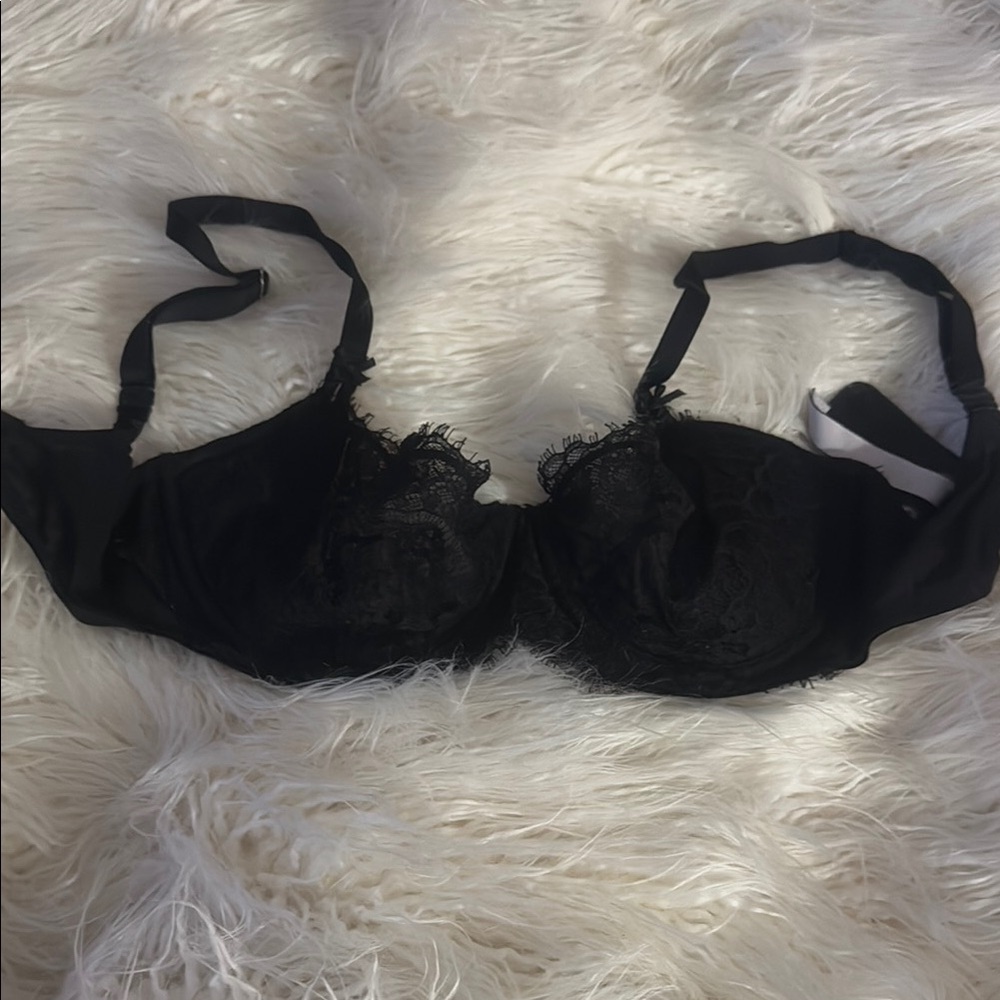 Victoria's Secret Black Bra with Underwire and Lace Detailing